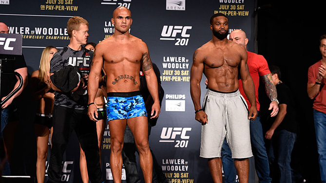 Tyron Woodley đòi tranh đai sau khi đánh bại được Robbie Lawler Tyron Woodley đòi tranh đai sau khi đánh bại được Robbie Lawler